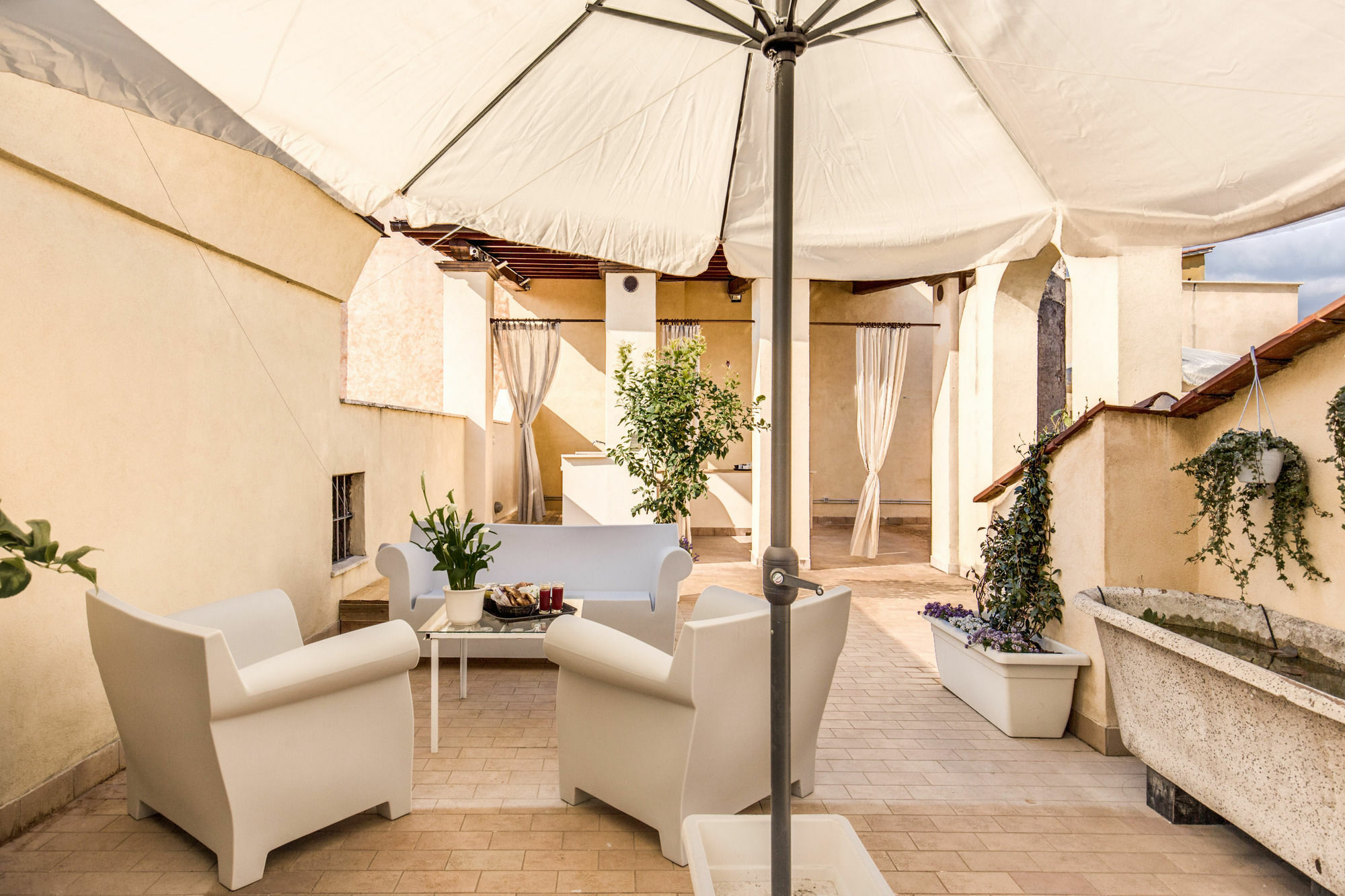 Terrace Pantheon Relais Rom